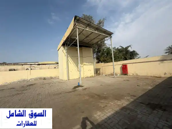 حوطة للإيجار في الصناعية 5 خلف المحلات بمساحة 17000 قدم داخل موقع مميز وسهل الوصول. الحوطة تحتوي ...