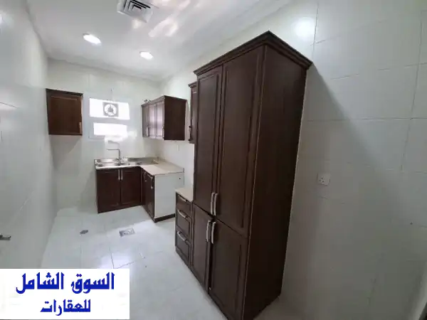شقة مفروشة فاخرة للايجار بفنيطيس: 3 غرف، شارع رئيسي، مواقف متوفرة