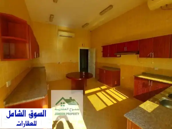 فيلا للإيجار في مدينة شخبوط حوض 16: 5 غرف نوم، مدخل خاص، حوش ومواقف