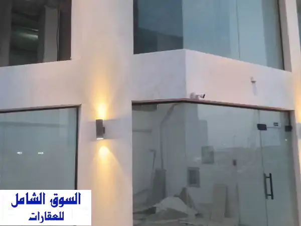 للإيجار السنوي  كورنيش عجمان (النخيل 2) بناية جديدة...