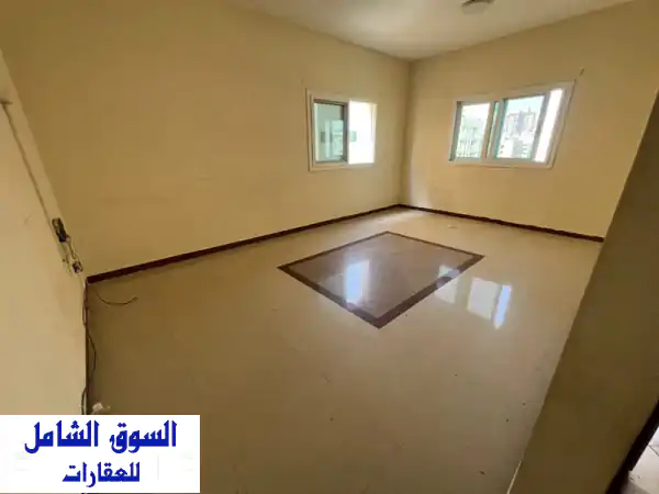 للايجار: شقة غرفة وصالة فسيحة جداً بالبوطينة الشارقة...