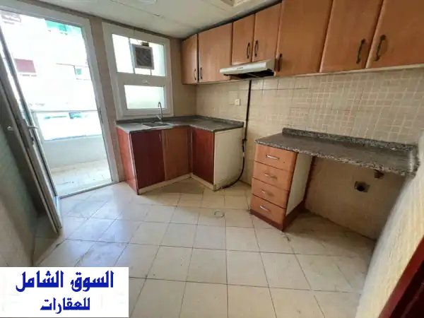 للايجار: شقة غرفة وصالة فسيحة جداً بالبوطينة الشارقة | تكييف وغاز مركزي | للعائلات فقط