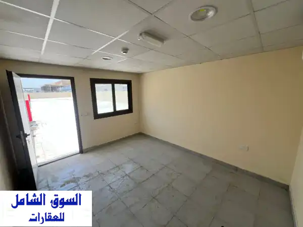 استثمر بذكاء: إيجار موقع صناعي وتجاري استراتيجي في صناعية 5 حوطة | 10000 قدم²، 90 كيلوواط!