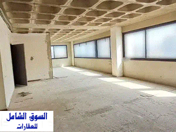 فرصة لا تُعوّض: امتلك معرضًا فاخرًا بسقف مرتفع، مكتب خاص، و4 مواقف حصرية - بموقع استراتيجي لتألق أعمالك!