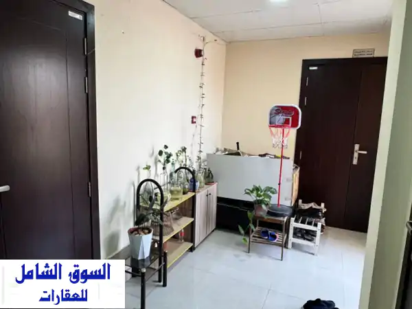 فرصة استثمارية ذهبية: بناية سكنية تجارية فاخرة للبيع في مويلح الشارقة - دخل إيجاري فوري!
