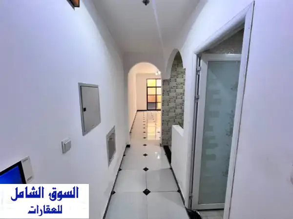 فرصة ذهبية! استوديو فاخر بمطبخ منفصل للإيجار السنوي في الروضة 3 عجمان - شارع الخرطوم | قرب سوبر ماركت التلة، تكييف مركزي وصيانة مجانية بـ 25 ألف درهم!