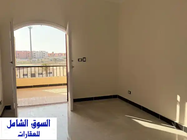 امتلك الآن: فيلا توين هاوس فاخرة بالساحل الشمالي | قرية جامعة القاهرة ك74 - إطلالة بحرية ومسبح | كاش وتقسيط