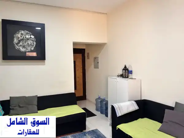 شقة مفروشة للإيجار السنوي | غرفة وصالة راقية بالرولة بجوار مستشفى NMC | بدون عمولة