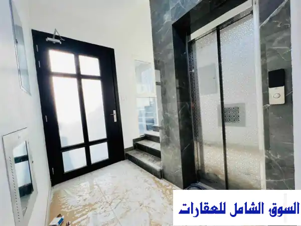 للإيجار فيلا مودرن فى العامرة طابقين وروف 5 غرف...