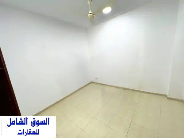 النعيمية، عجمان: شقة غرفتين وصالة للإيجار الشهري | شامل انترنت، موقع حيوي، 4000 درهم!
