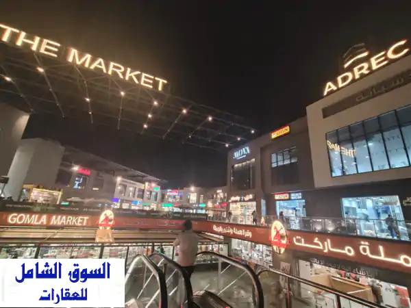 محل تجاري للبيع | استلام فوري بـ THE MARKET، محور...