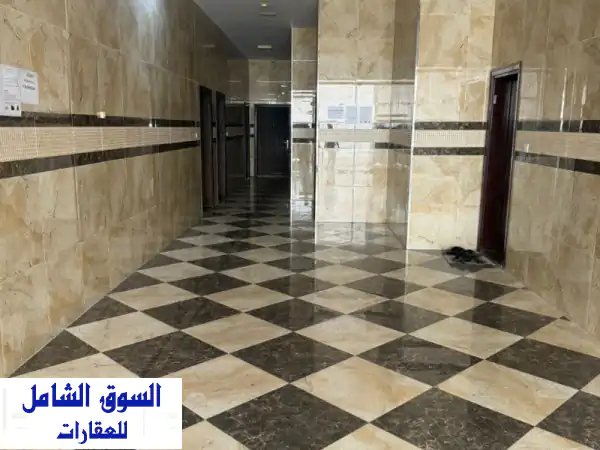 فرصة استثمارية عقارية ذهبية: عقار للبيع بدخل 260 ألف درهم سنوياً | 5 محلات و 8 استوديوهات بموقع متميز 900 م²