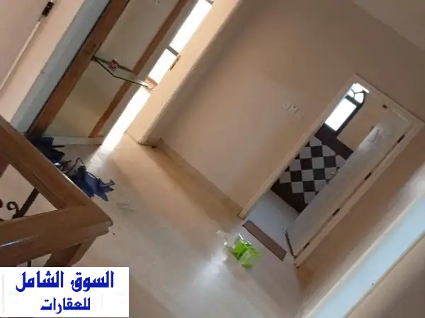 بيت كبير جداً للإيجار في الرفاع أبو كوارة مع المكيفات. المساحة 400 متر مربع. ملحوظة: الصور قبل ...
