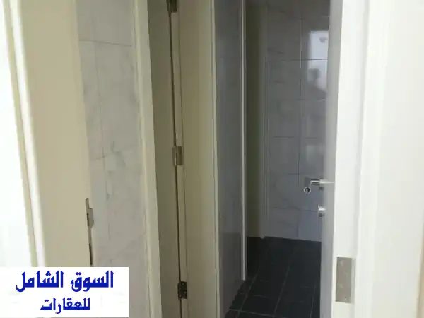 مكتب تجاري للإيجار السنوي الموقع الشويهين  على الكورنيش مباشرة المساحة 2300 قدم مربع اطلالة بحرية ...