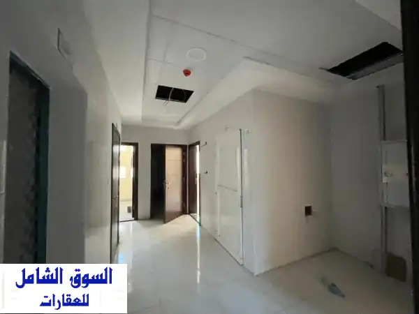 بناية سكنية وتجارية للبيع في العالية: فرصة استثمارية بعائد مجزي وموقع حيوي