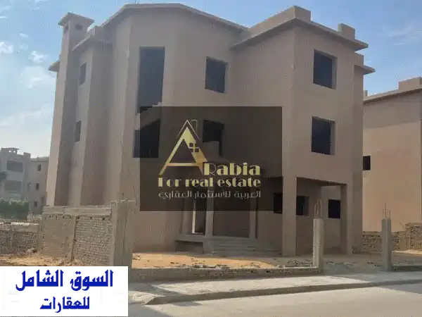 فيلا 1200 م صف تاني جولف كمبوند قطاميه ديونز