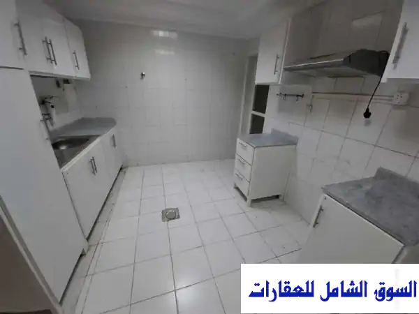 فرصة ذهبية بأبو فطيرة ق2: دور أرضي 500م² فخم بـ5 غرف | ديوانية خاصة | 5 مداخل | للإيجار 900 د.ك.