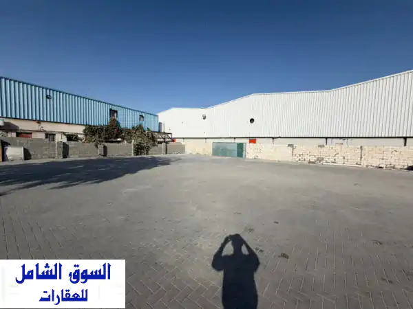 متاح للإيجار بلوك كامل في المنطقة الصناعية 13 في إمارة الشارقة بموقع استراتيجي متميز على شارع رئيسي ...
