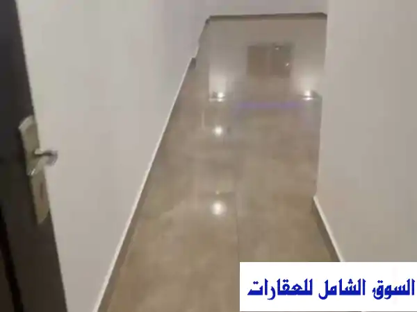 للإيجار شقة في سلوي دور اول مصعد مساحات واسعة...