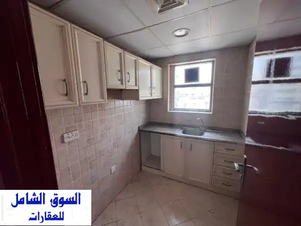شقة (غرفة وصالة) في النعيمية 3 مقابل السفير مول مباشرة (موقع حيوي وممتاز) نظام التكييف مركزي  ...