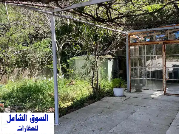 فرصة استثنائية في ضهر الصوان: فيلا قديمة للبيع...