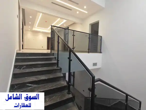 للإيجار فيلا vip تصميم مودرن وتشطيب سوبر ديلوكس تتكون من 04 غرف نوم ماستر واسعة جدا مع خزائن مجلس ...