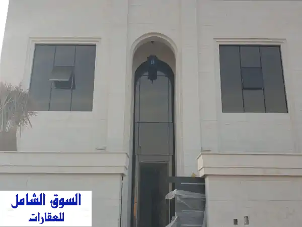 للبيع فيلا حديثة في الحوشي مساحة الأرض 5457 قدم يتكون...