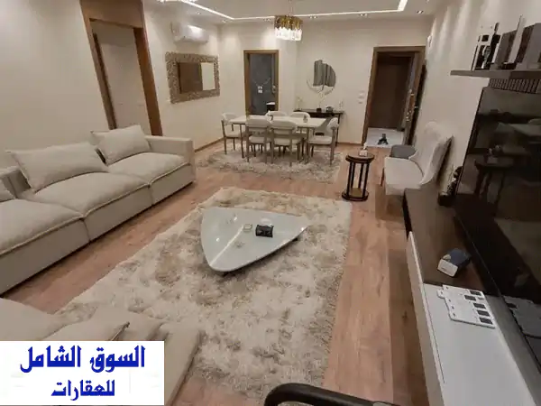 شقة فاخرة مع حديقة خاصة وإطلالة على المسطحات المائية...