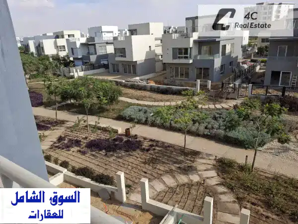 للبيع فيلا تاون هاوس 300 م في كمبوند هايد بارك 4 غرف...