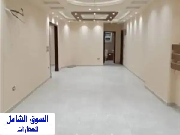 شقة أحلامك بميامي! 185م للبيع خطوات من البحر - تشطيب...