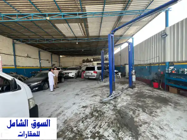 فرصة للبيع مستودع في الصناعية الثانية مساحة الأرض 11028 قدم مربع مقسم الى جزئين بدخل جيد للتواصل ...