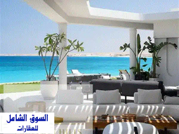 فرصة لا تعوض! فيلا فاخرة للبيع بالساحل الشمالي | رأس الحكمة - قرية مدن | 3 غرف نوم على البحر مباشرةً، متشطبة بالكامل بتقسيط مريح