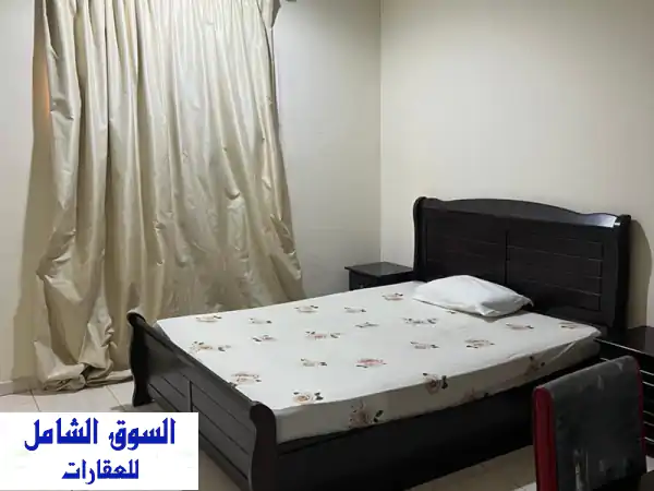 غرفة متاحة للإيجار