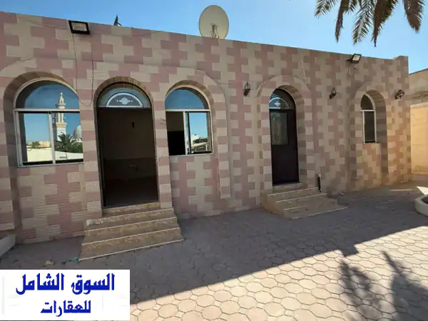 للإيجار بيت عربي في الشارقة، منطقة الحزانة، جديد. 3 غرف وصالة واسعة، غرفة مجلس كبيرة، غرفة خادمة، ...