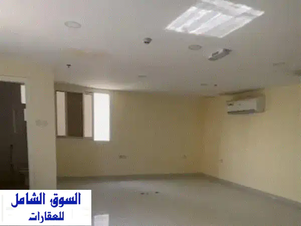 مكتب تجاري استثنائي للإيجار في الروضة 3 عجمان | موقع حيوي على شارع الخرطوم لنجاح عملك