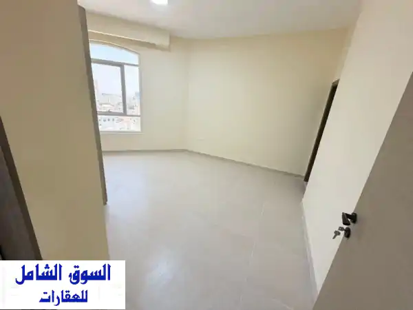 شقة أول ساكن للإيجار السنوي في كورنيش عجمان، أول صف على البحر بجوار دوار السفينة. تتكون من غرفتين ...