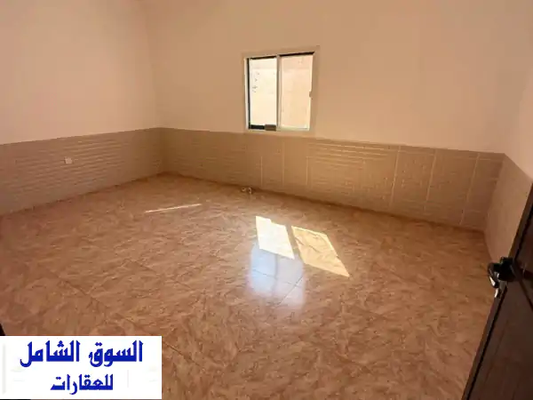 للإيجار بيت عربي في الشارقة، منطقة الحزانة، جديد. 3...