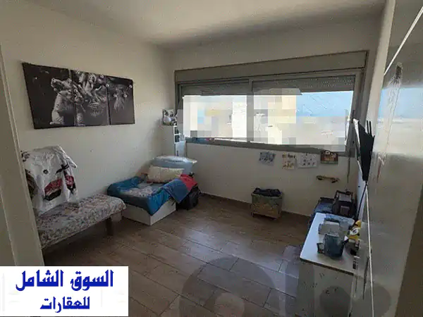 شقة الأحلام في جل الديب: مفروشة بالكامل، إطلالة مفتوحة، وجاهزة للسكن الفوري!