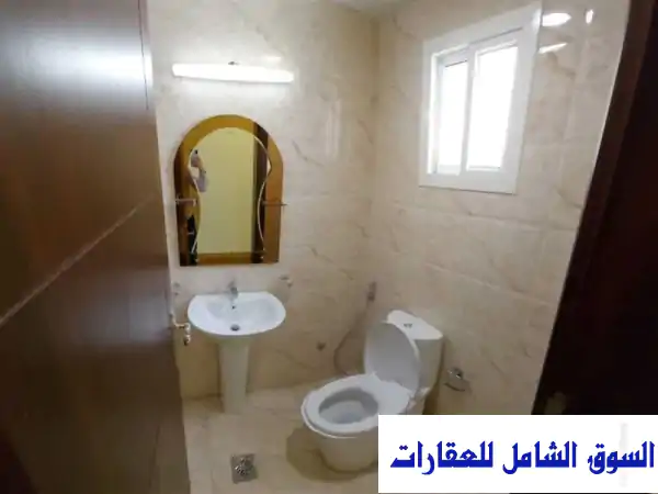 للإيجار الشهري شقة في الوكرة 3 غرف, 120 م²