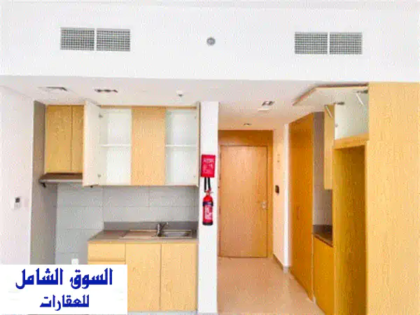 جاهز. لكن مش عادي استوديو مفروش بالكامل في قلب الممشى  مو بس مكان تسكن فيه. هذا مساحتك الخاصة، ...