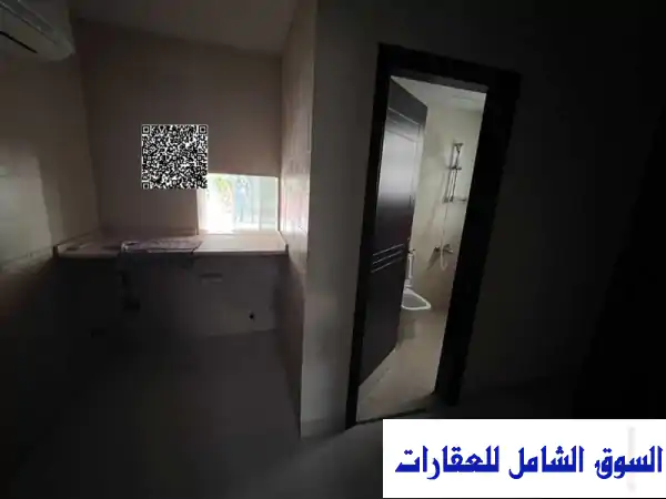 للإيجار السنوي فيلا مناسبة للشرينج وسكن الموظفين...