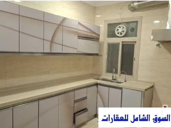 للإيجار بالصديق: شقة أرضية فاخرة | 3 غرف ماستر، 5 حمامات، مطبخ مجهز | موقع حيوي 600 د.ك