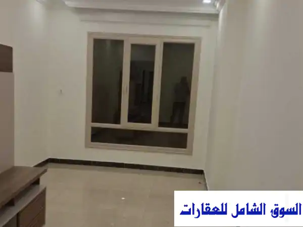 للإيجار بالصديق: شقة أرضية فاخرة | 3 غرف ماستر،...
