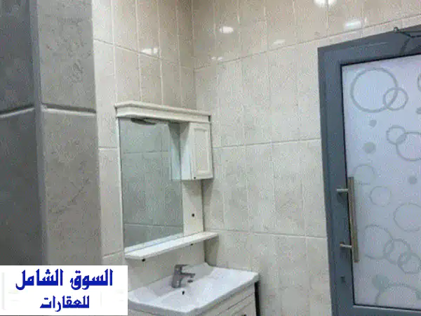 شقة استوديو للإيجار، مجهزة بالكامل مع كهرباء، في منطقة جد علي. تحتوي على غرفة نوم واحدة، حمام واحد، ...