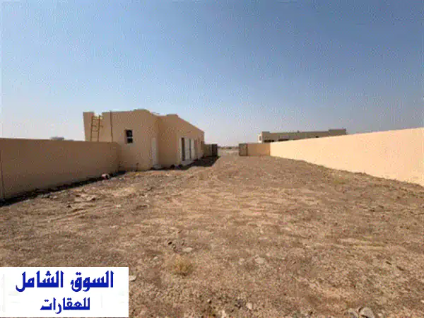 حوطة للإيجار في الذيد: 10000 قدم مربع مقسمة لحوطتين | مرونة وموقع استراتيجي