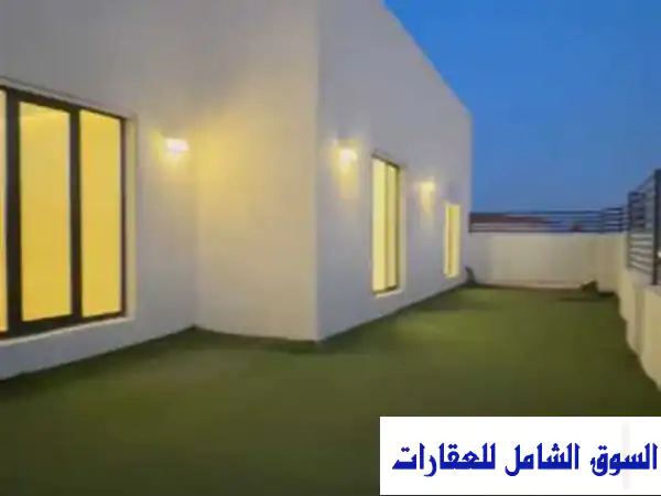 شقة روف فاخرة للإيجار بالفنيطيس | 200م²، تشطيبات...
