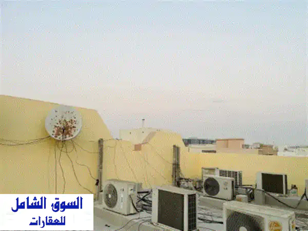 للبيع بناية في مويلح مساحة 3000 قدم عمر 16 سنة فيها...