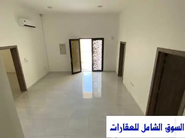 فيلا للإيجار بالعين: الروضة الشرقية | أول ساكن | مستقلة | 6 غرف ماستر | عقد موثق