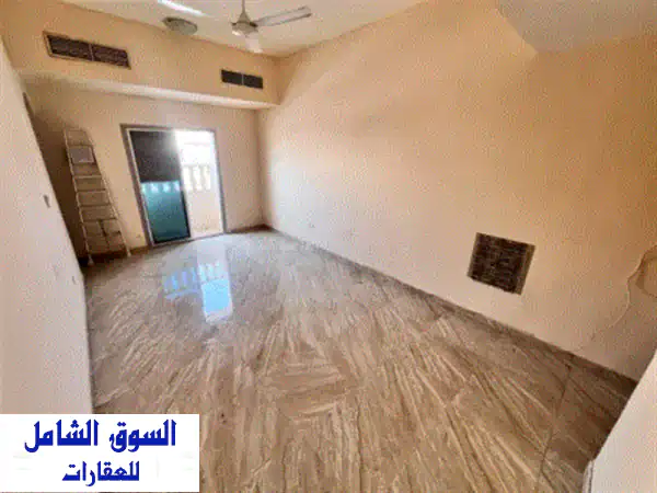 استوديو بمطبخ منفصل وبلكونه للإيجار في الروضة 2...