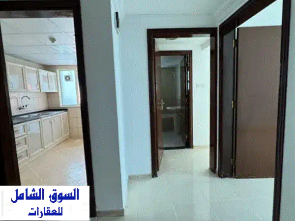 للإيجار السنوي: شقة عائلية فاخرة غرفتين وصالة...